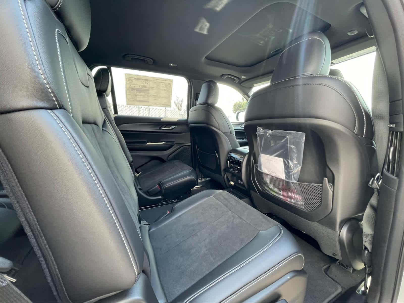 Thumbnail: 2025 Jeep Grand Cherokee - 26