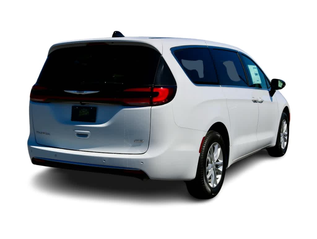 Thumbnail: 2026 Chrysler Pacifica - 6