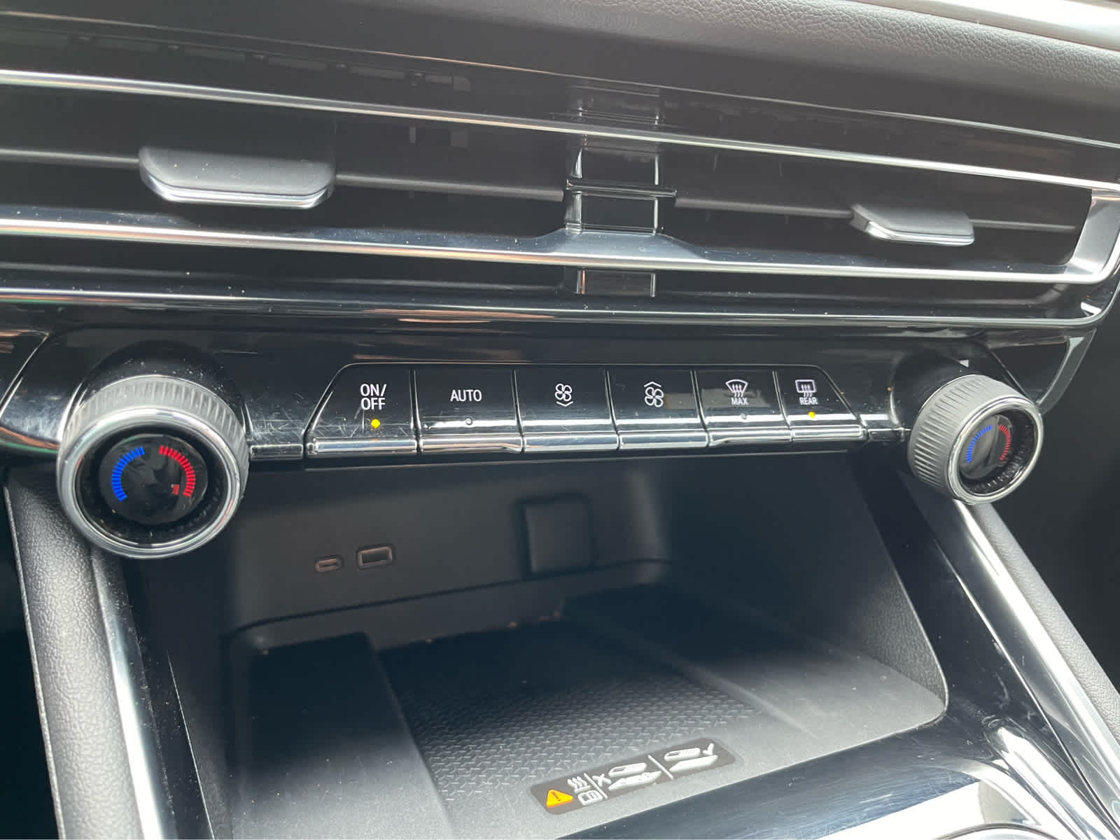 Thumbnail: 2025 Chevrolet Traverse - 15