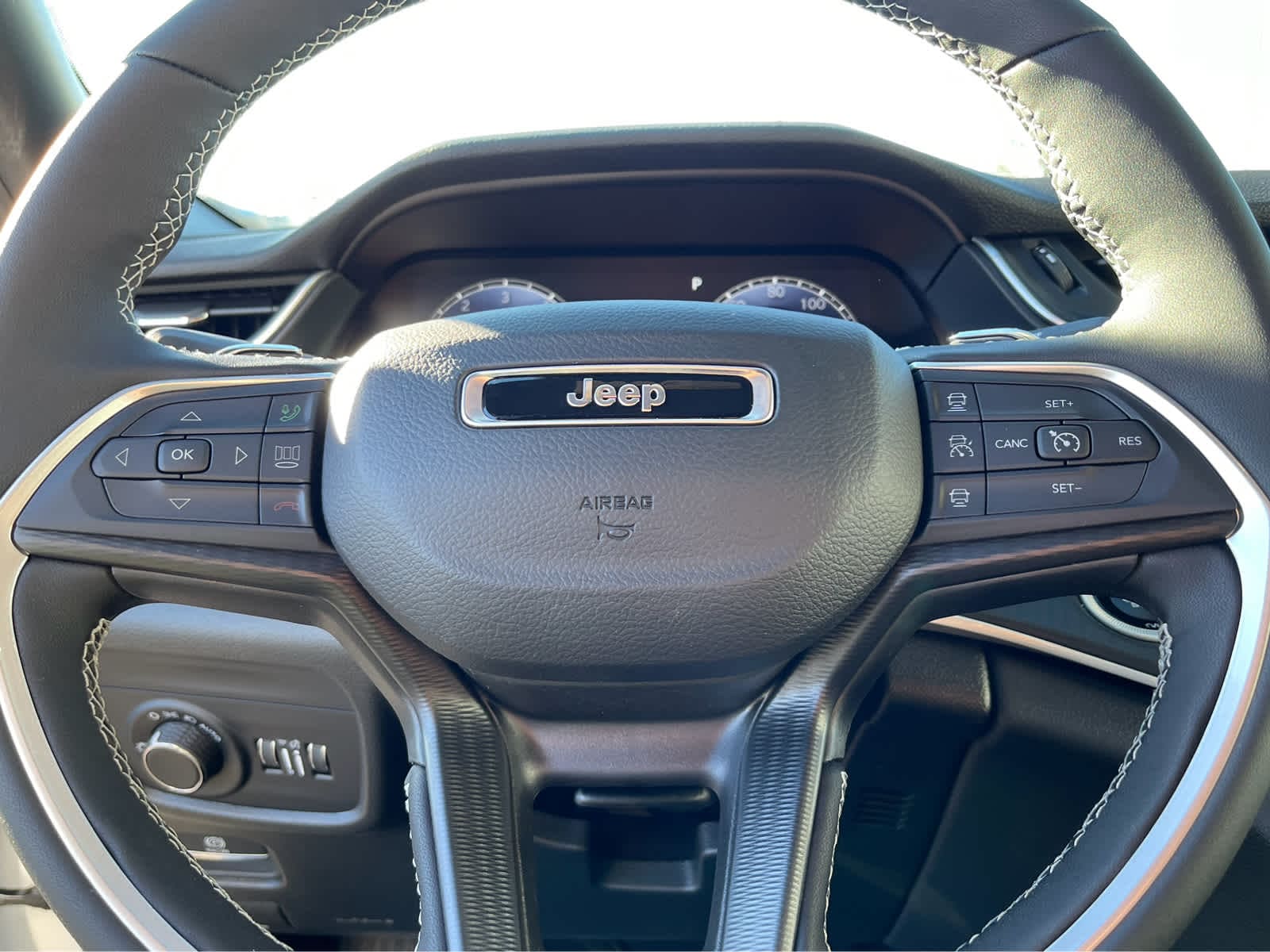 Thumbnail: 2025 Jeep Grand Cherokee - 16