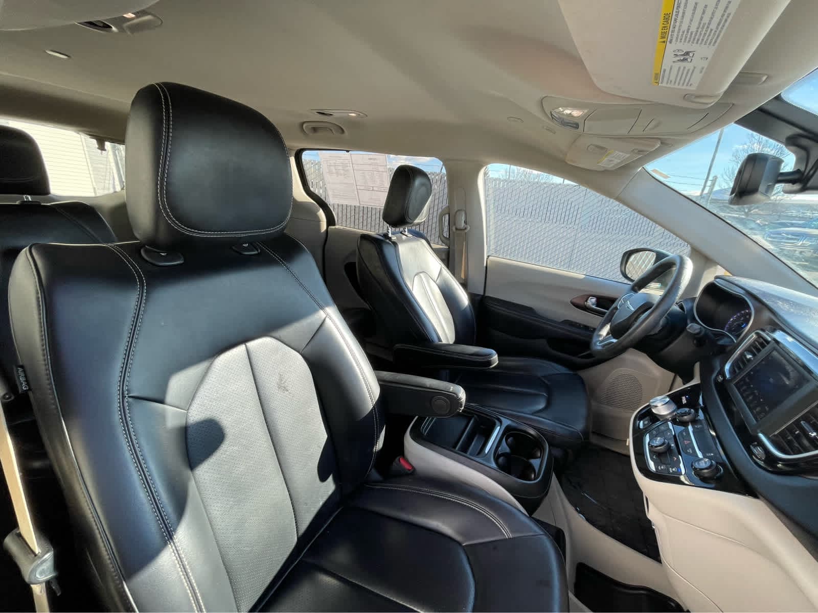 Thumbnail: 2020 Chrysler Voyager - 27