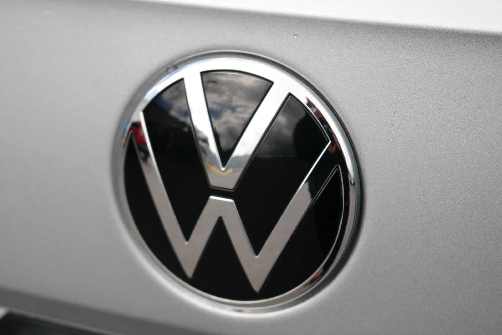 Thumbnail: 2023 Volkswagen Taos - 9