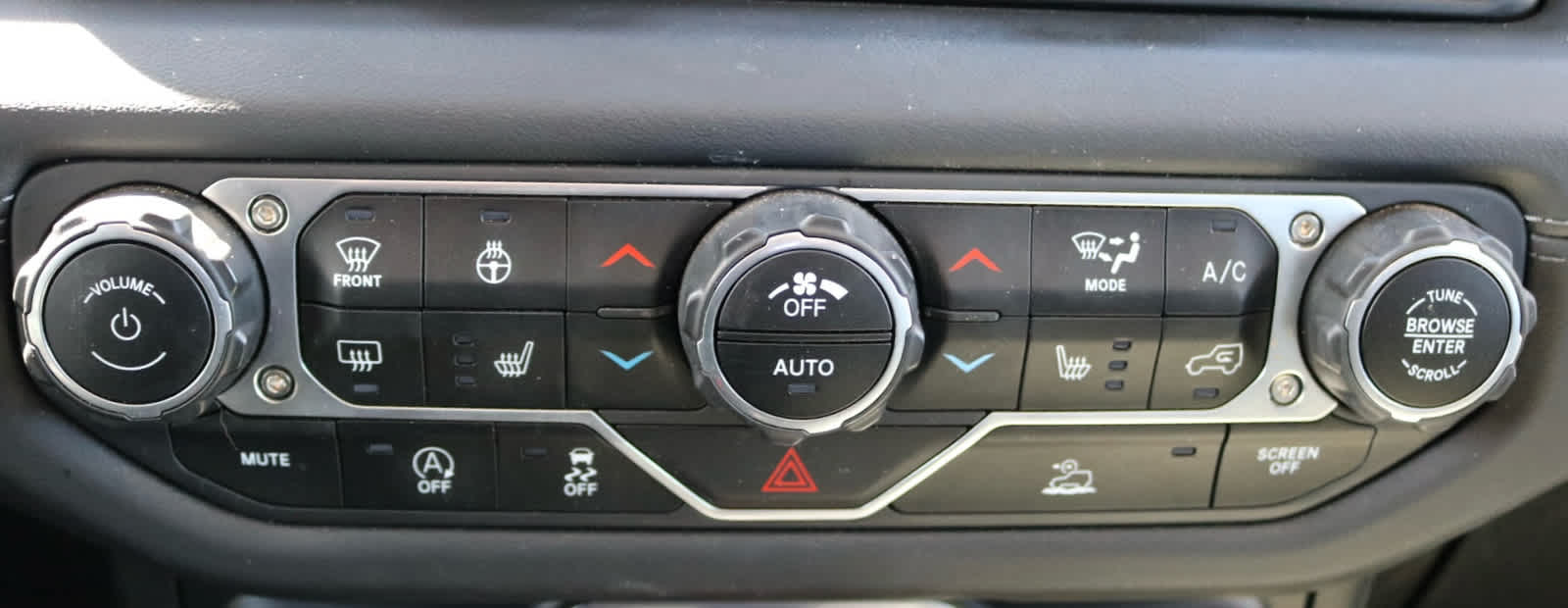 Thumbnail: 2024 Jeep Gladiator - 17