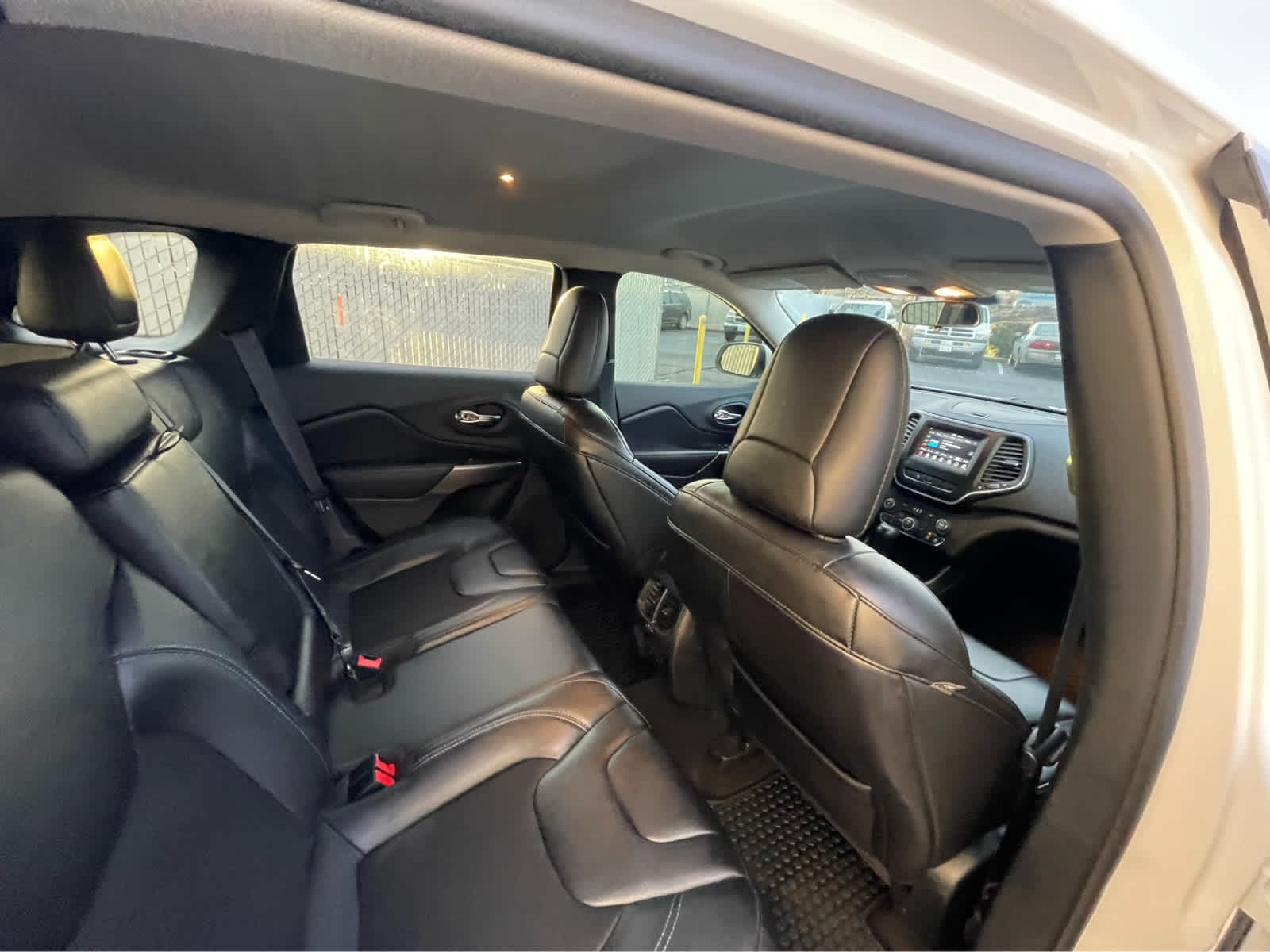 Thumbnail: 2019 Jeep Cherokee - 26