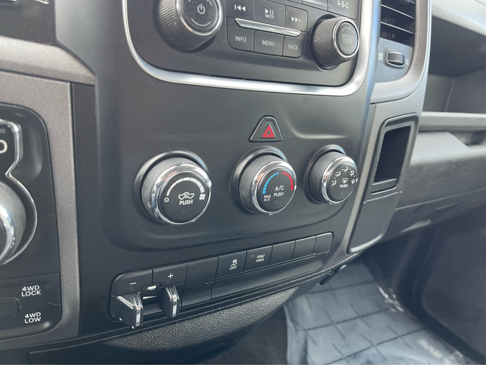 Thumbnail: 2019 RAM 1500 Classic - 16