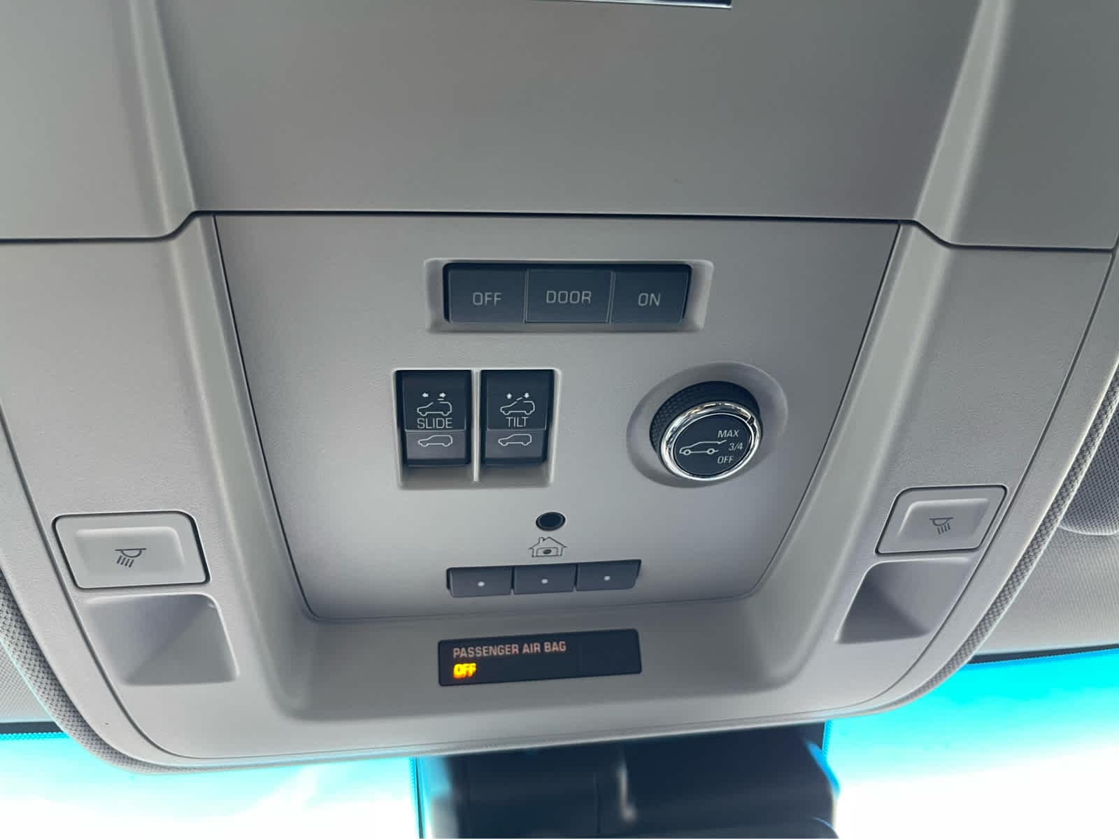 Thumbnail: 2018 Chevrolet Tahoe - 19