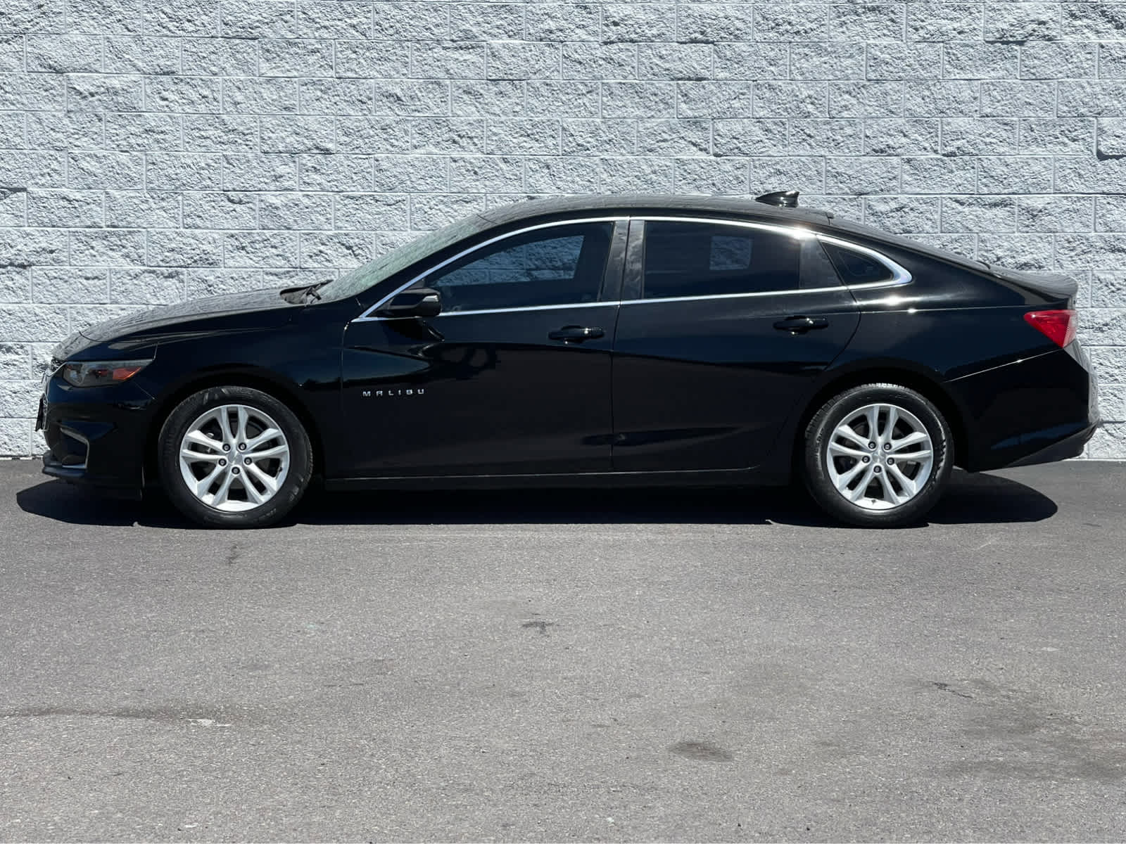 Thumbnail: 2017 Chevrolet Malibu - 4