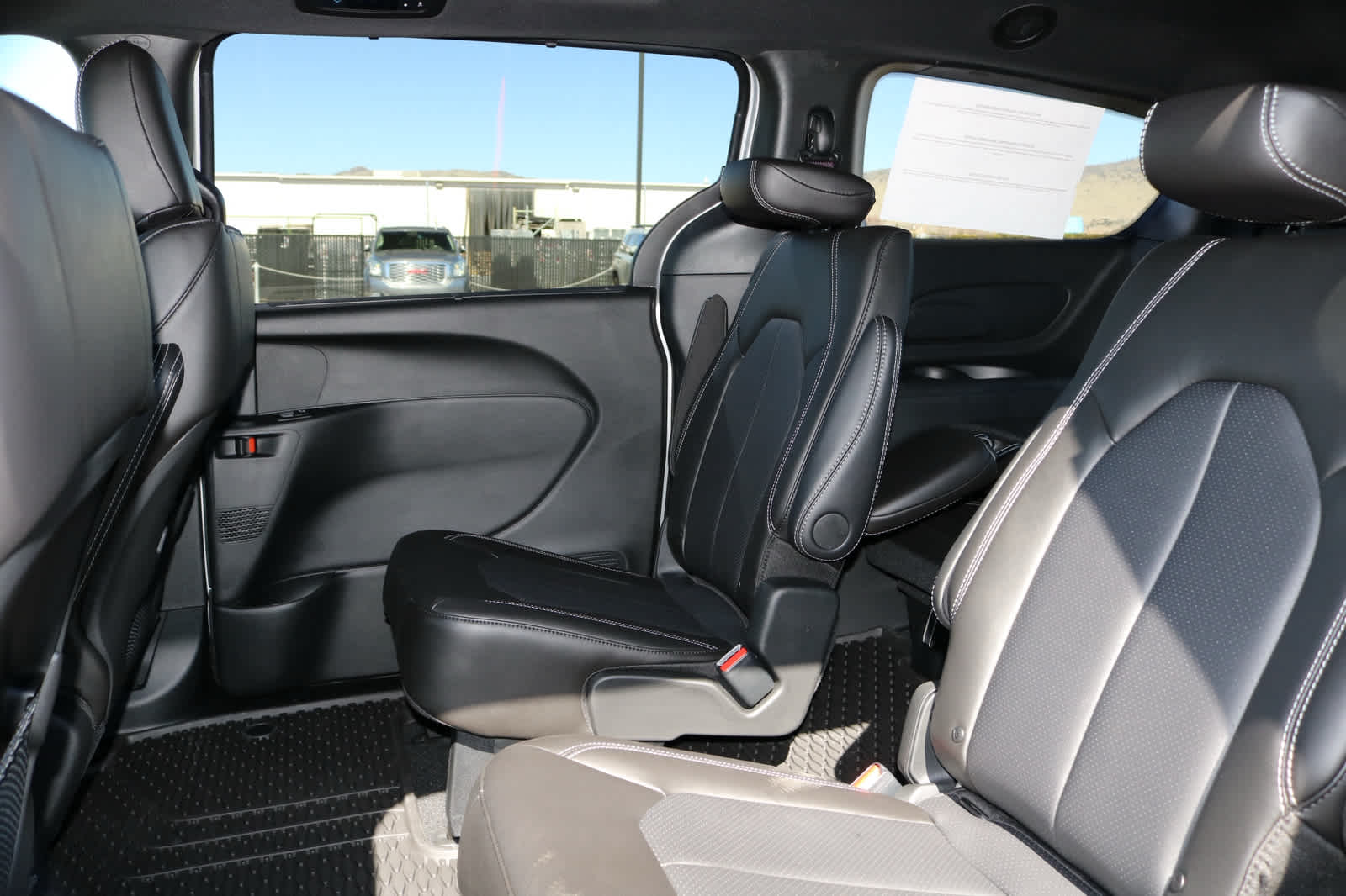 Thumbnail: 2026 Chrysler Voyager - 25