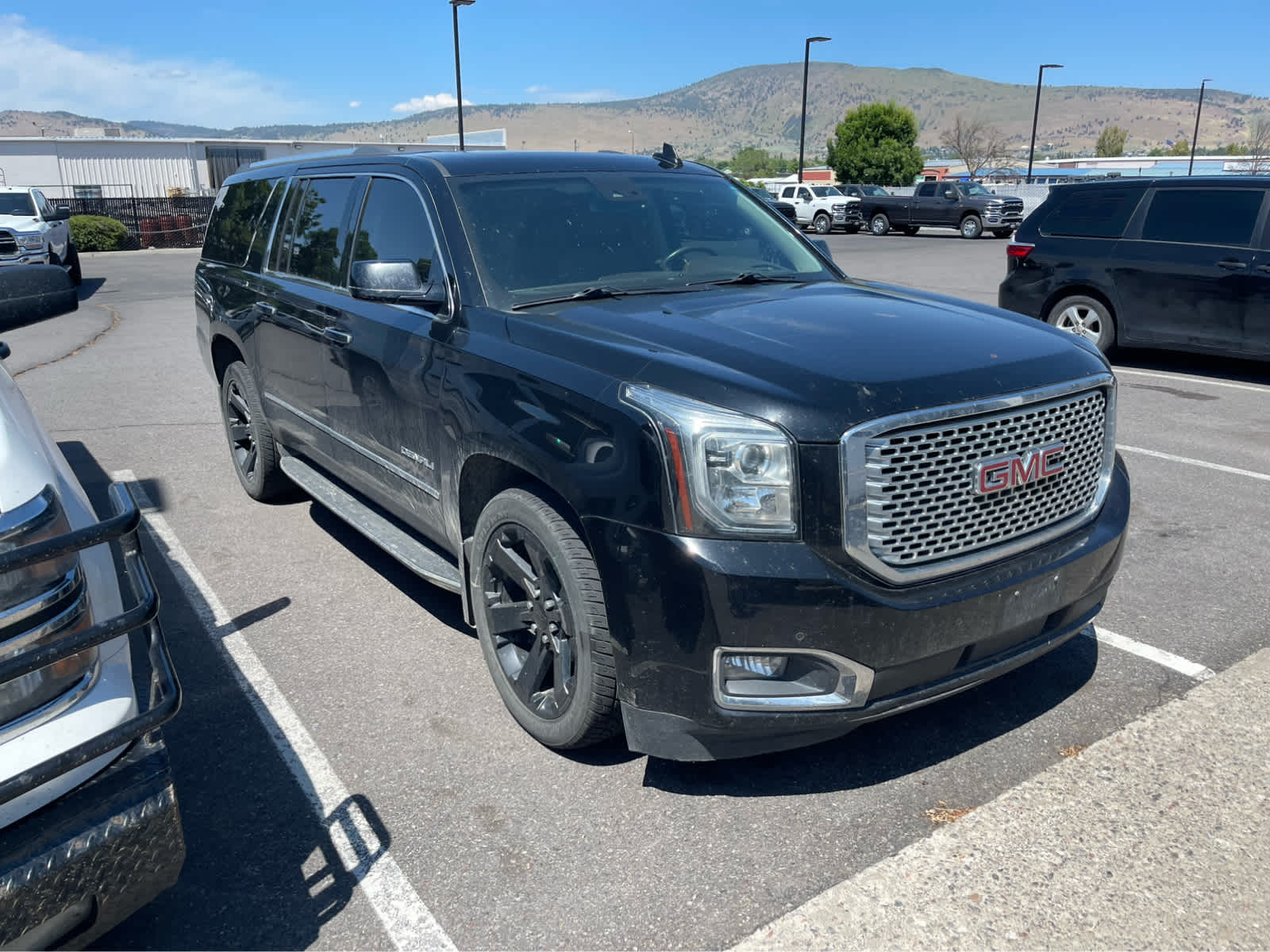 Thumbnail: 2016 GMC Yukon XL - 3