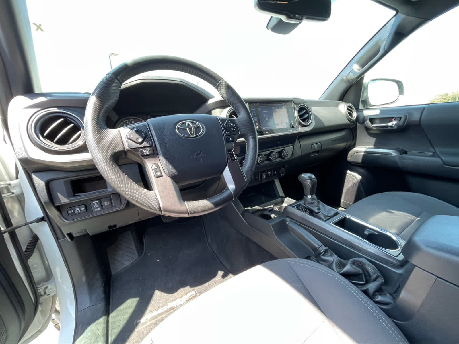2019 Toyota Tacoma TRD Sport V6 photo 2