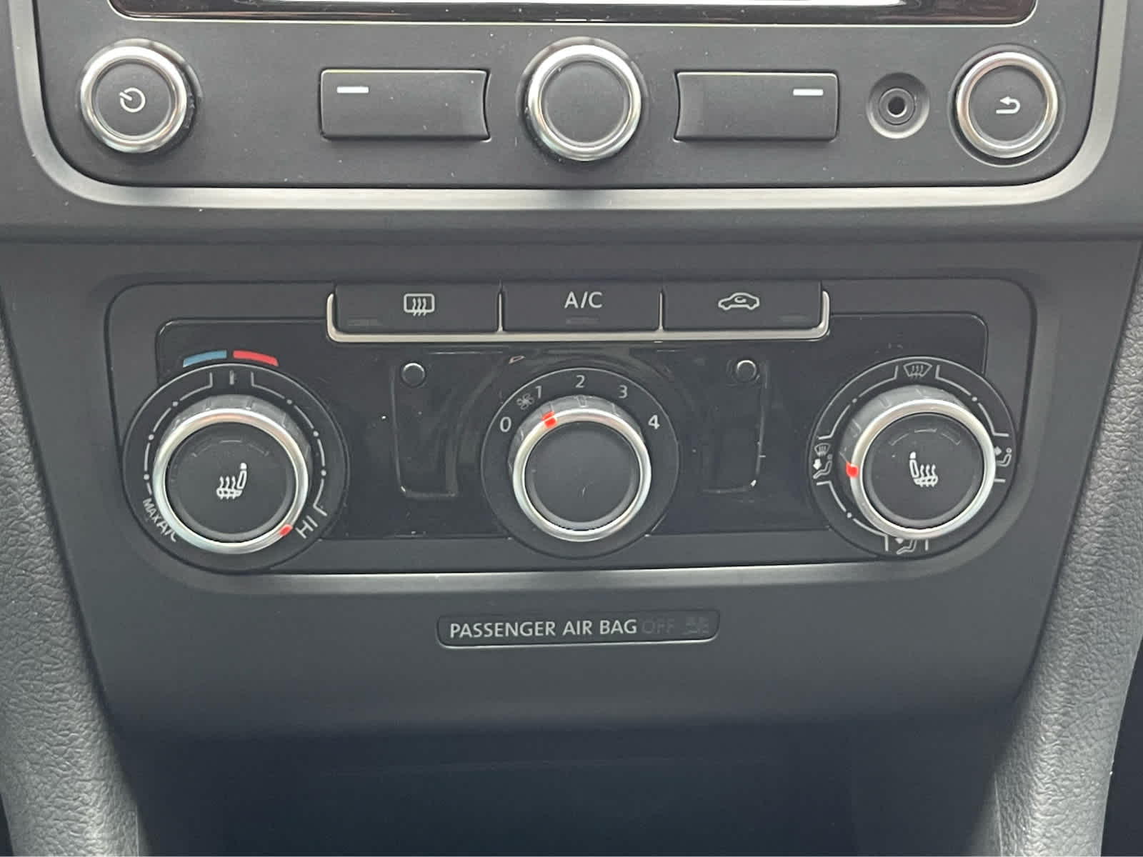 Thumbnail: 2013 Volkswagen Golf - 14