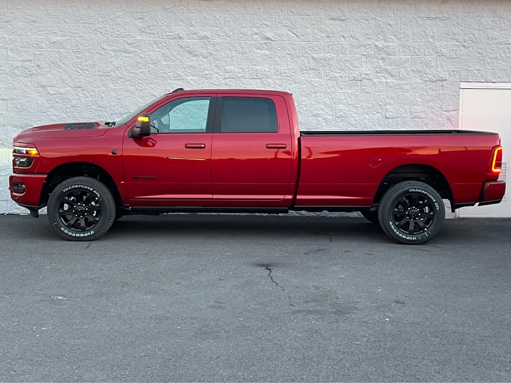 New 2026 Ram 3500 LARAMIE CREW CAB 4X4 8' BOX Pickup