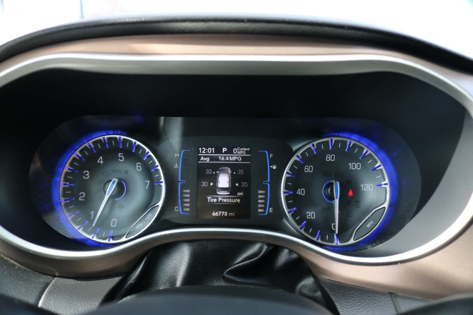 Thumbnail: 2017 Chrysler Pacifica - 11