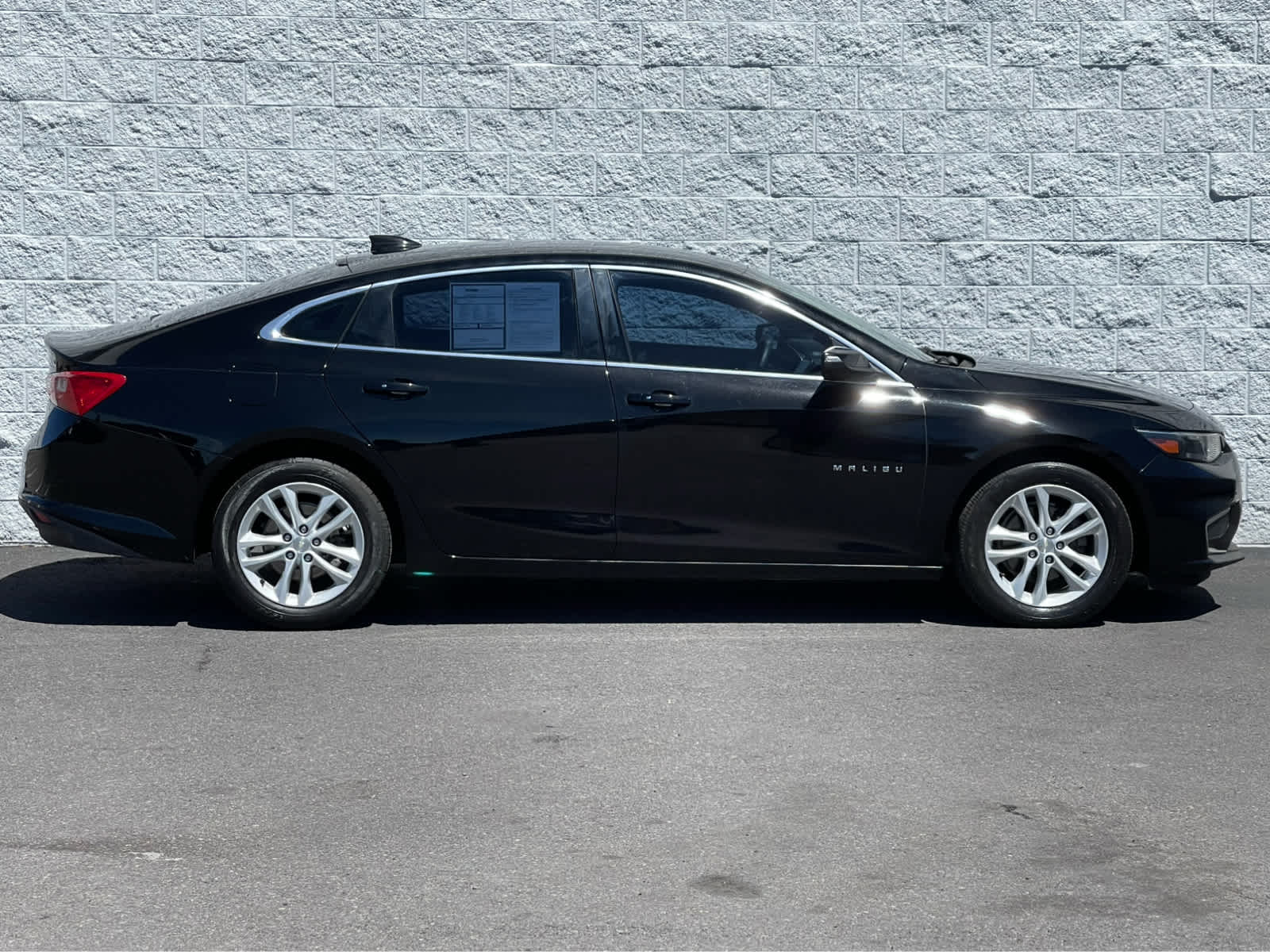 Thumbnail: 2017 Chevrolet Malibu - 5