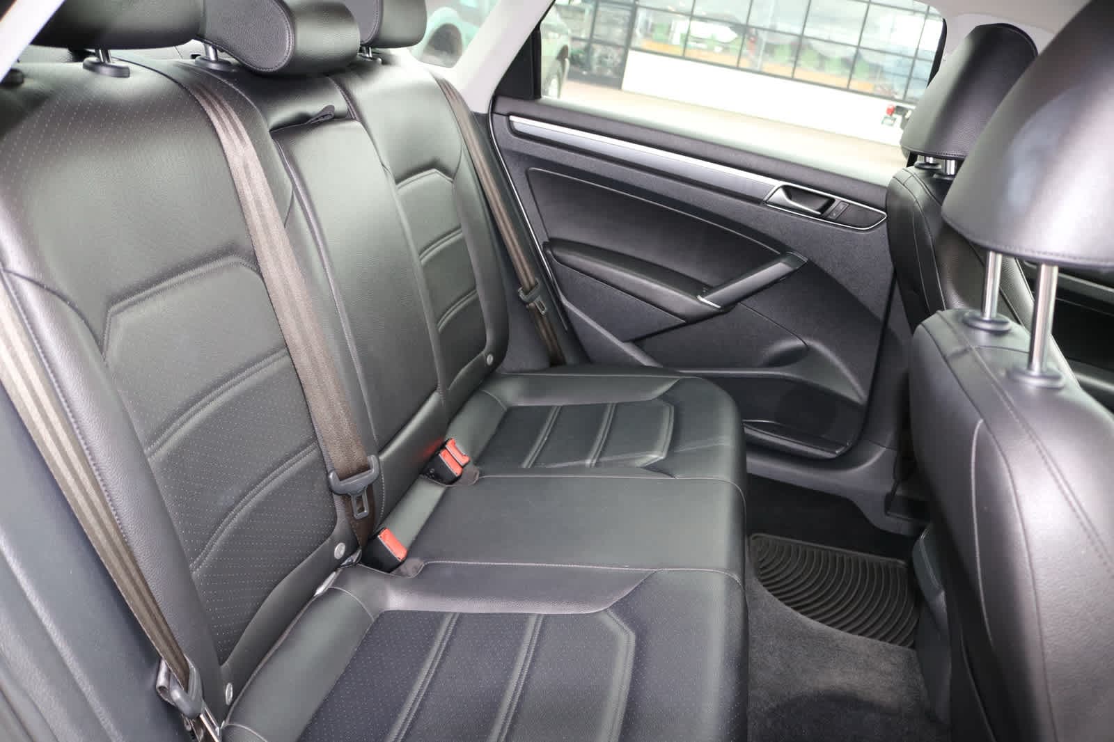 Thumbnail: 2017 Volkswagen Passat - 25