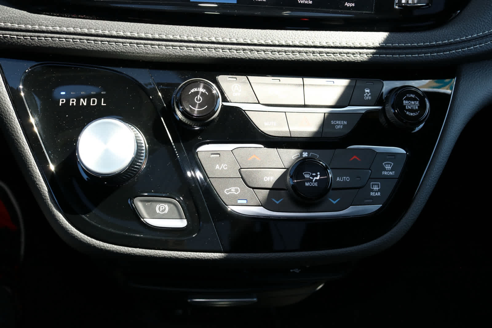 Thumbnail: 2026 Chrysler Pacifica - 18