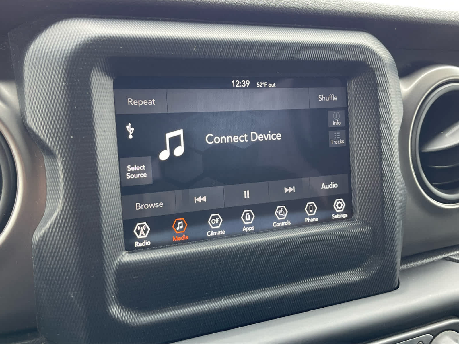 Thumbnail: 2019 Jeep Wrangler - 13