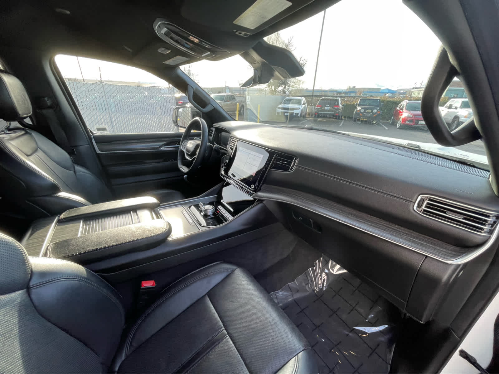 Thumbnail: 2023 Jeep Wagoneer - 27