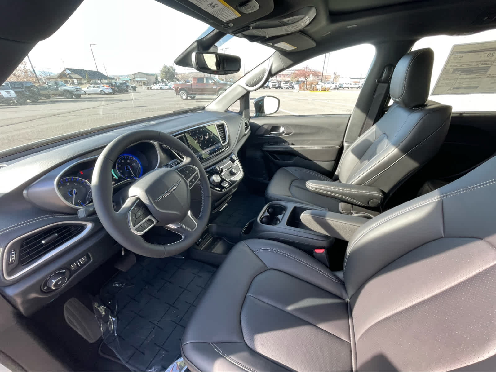 Thumbnail: 2026 Chrysler Pacifica - 10