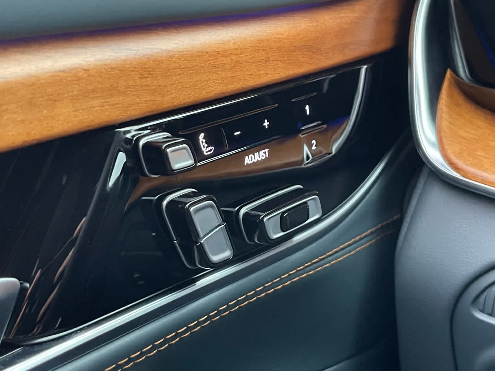 Thumbnail: 2022 Jeep Grand Wagoneer - 19