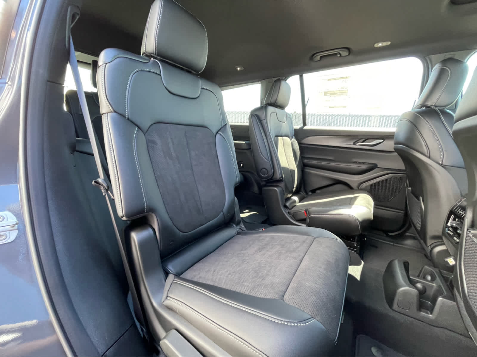 Thumbnail: 2025 Jeep Grand Cherokee - 26