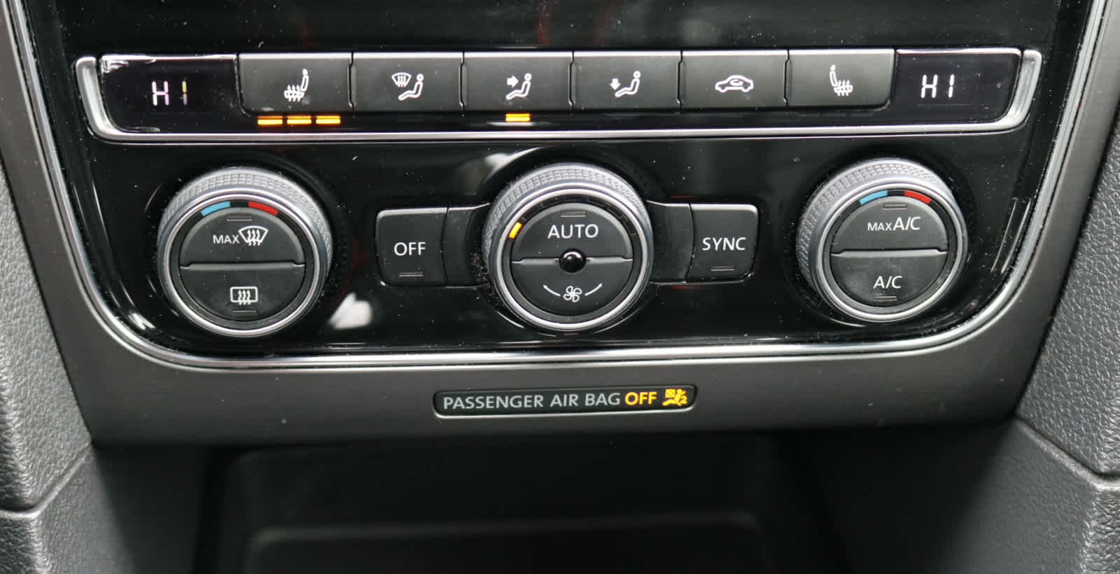 Thumbnail: 2017 Volkswagen Passat - 17