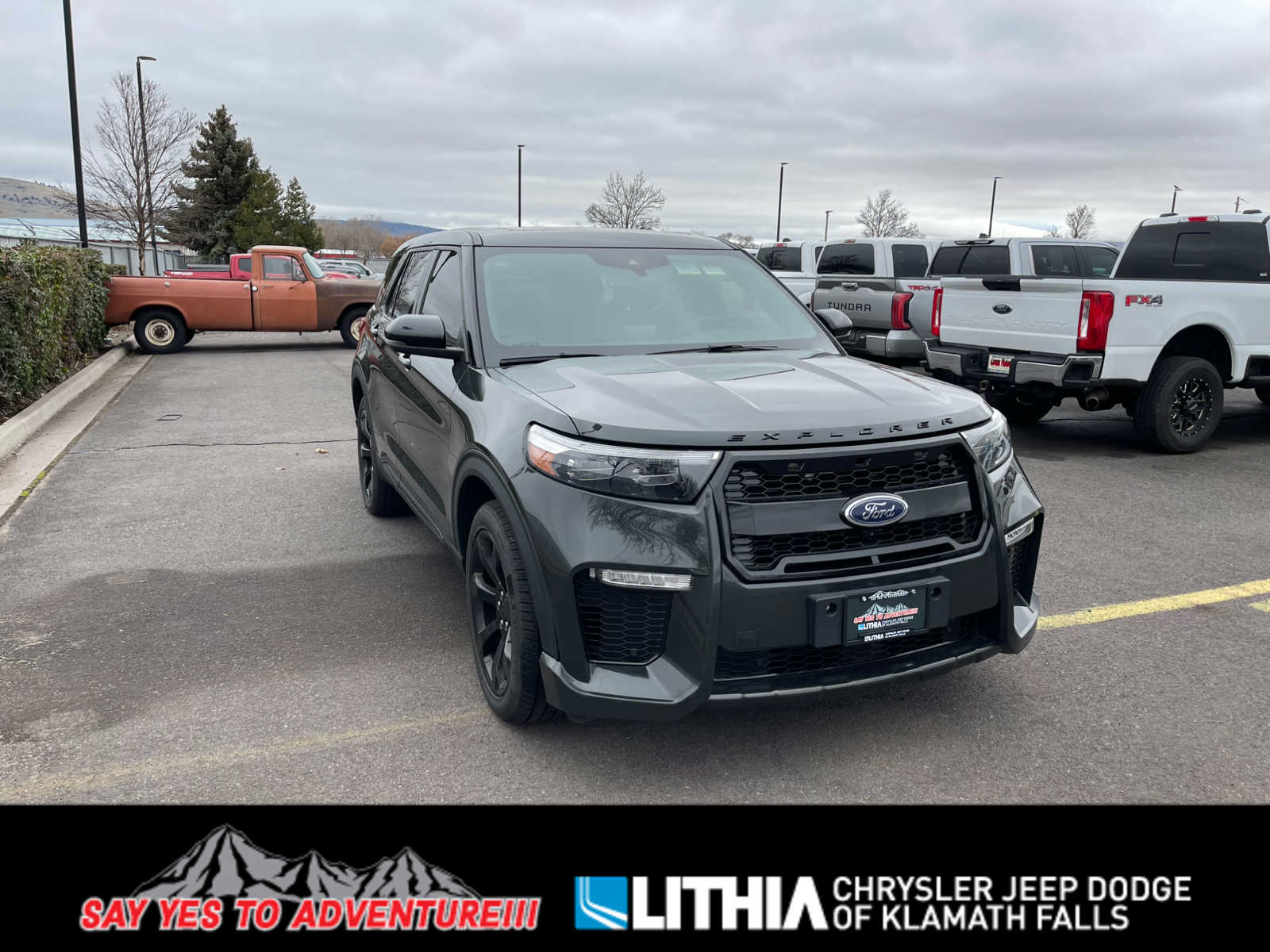 2022 Ford Explorer ST's photo