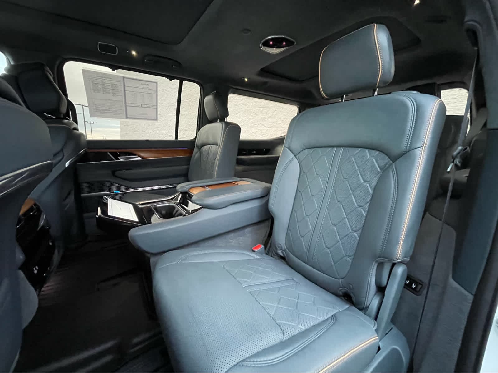 Thumbnail: 2022 Jeep Grand Wagoneer - 24