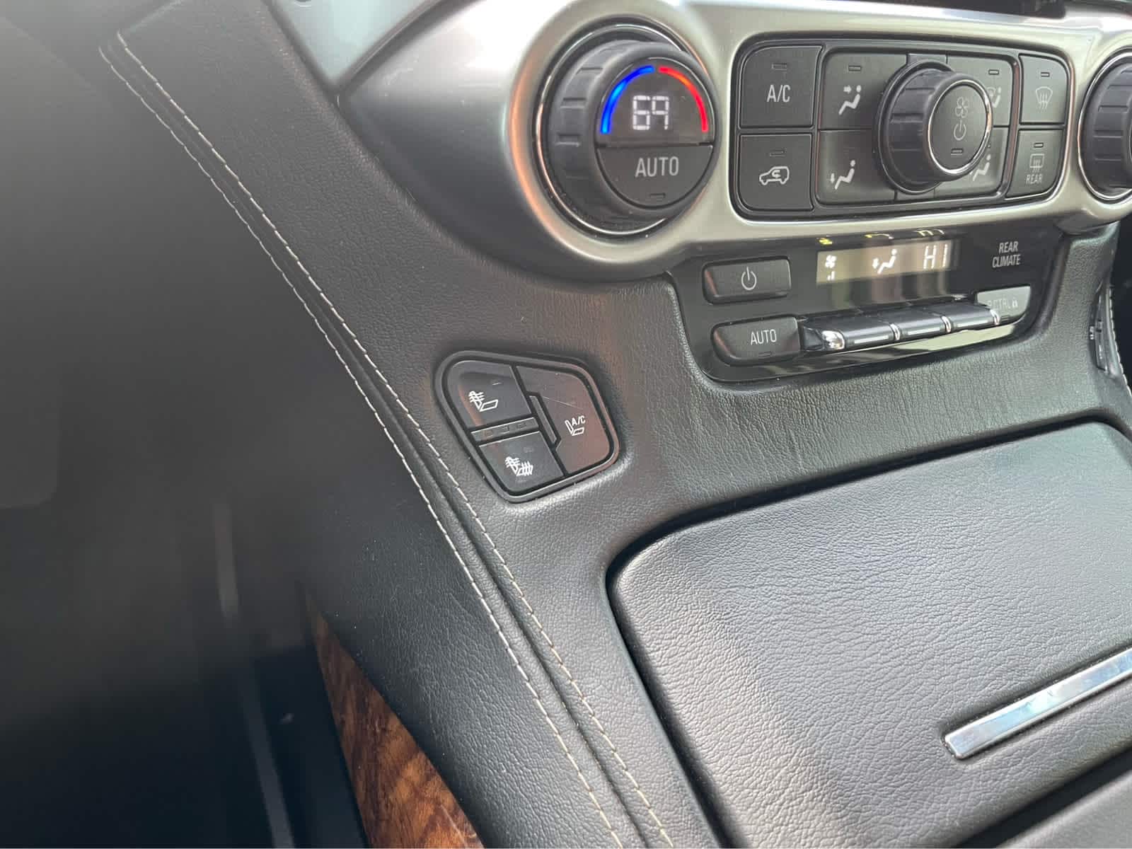 Thumbnail: 2015 Chevrolet Tahoe - 16