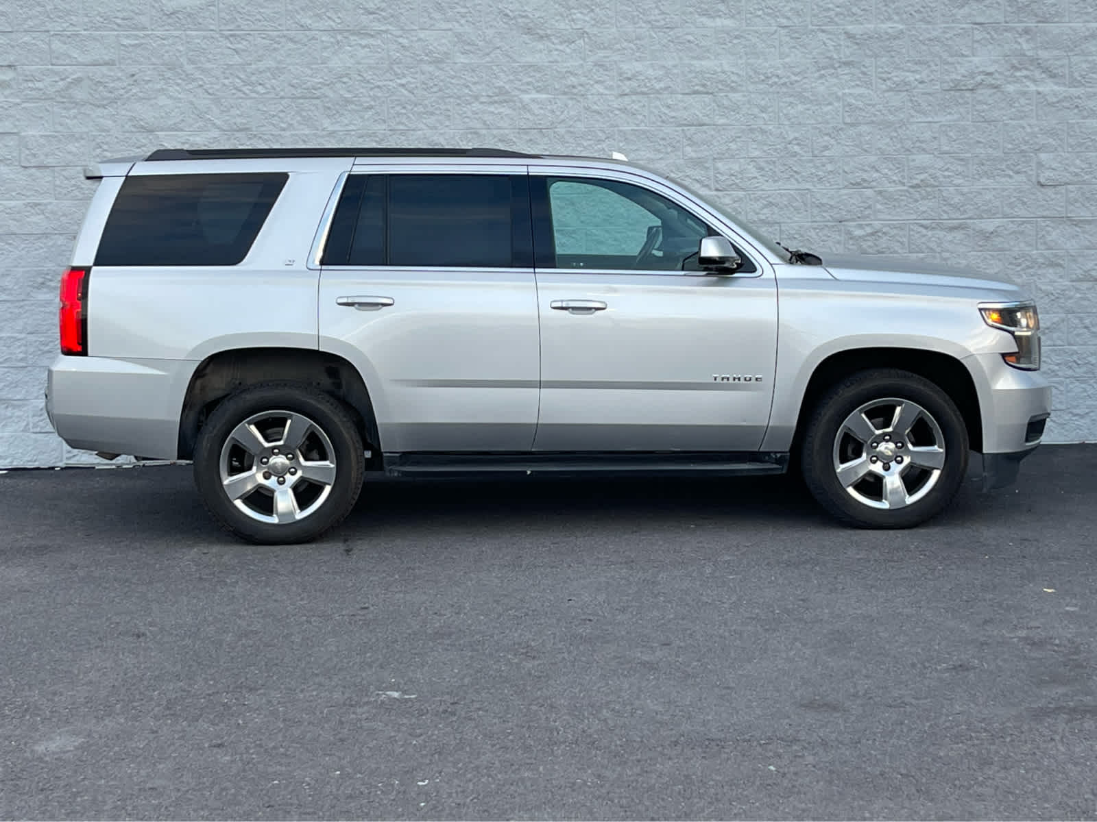 Thumbnail: 2019 Chevrolet Tahoe - 4
