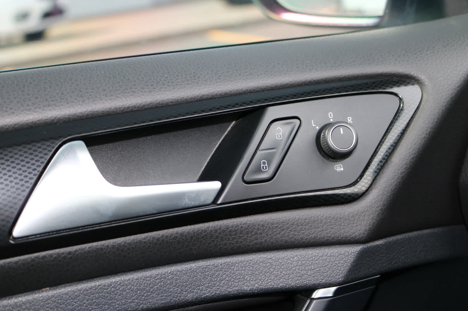 Thumbnail: 2015 Volkswagen Golf - 19