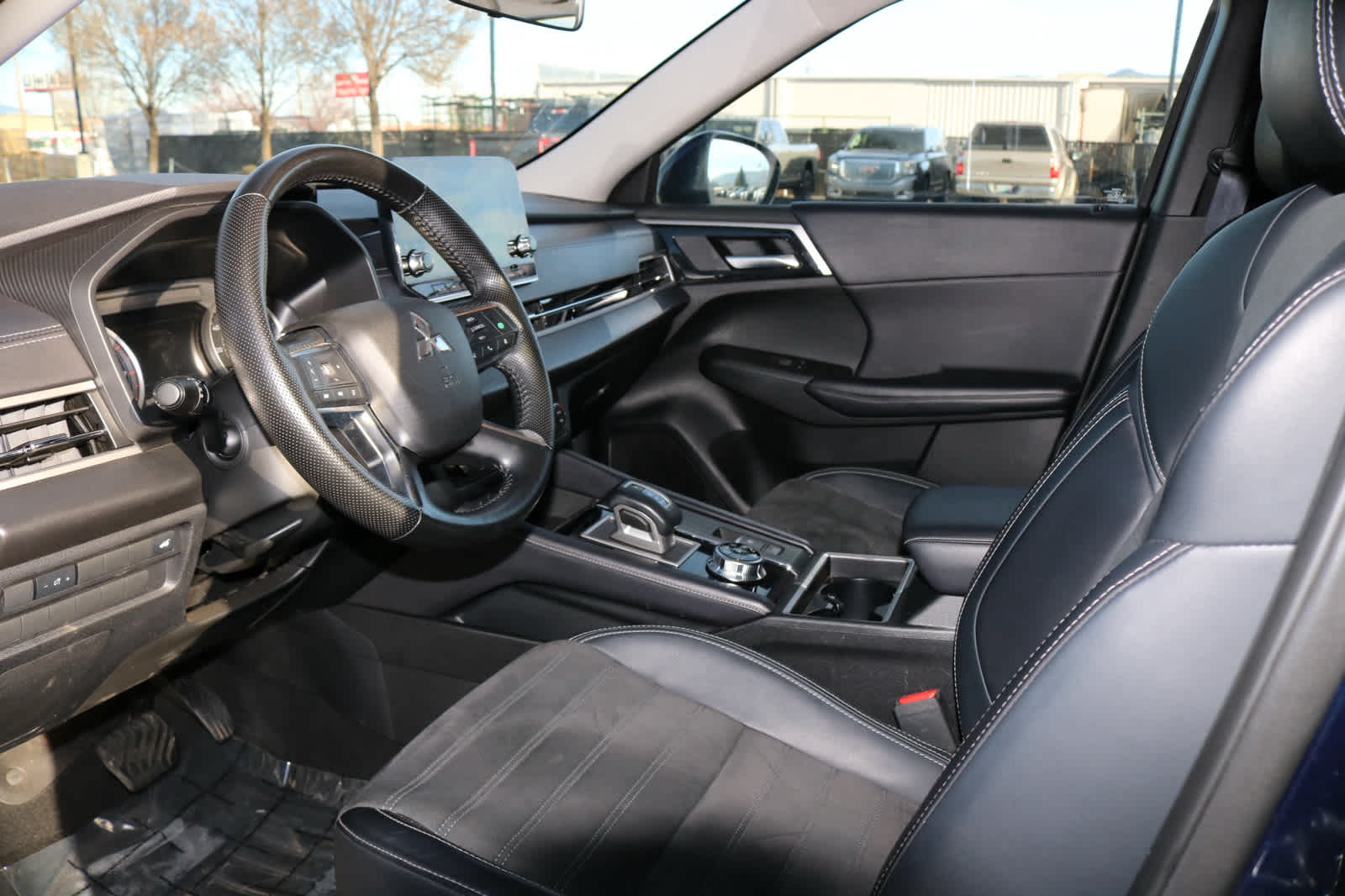Thumbnail: 2024 Mitsubishi Outlander - 7