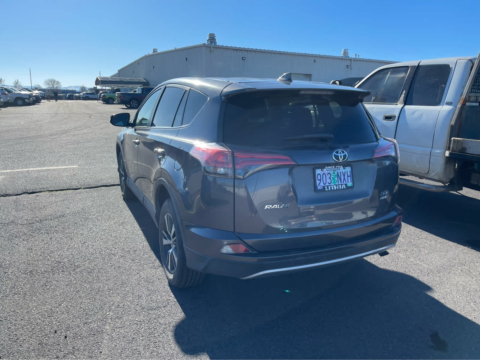 Thumbnail: 2018 Toyota RAV4 - 4