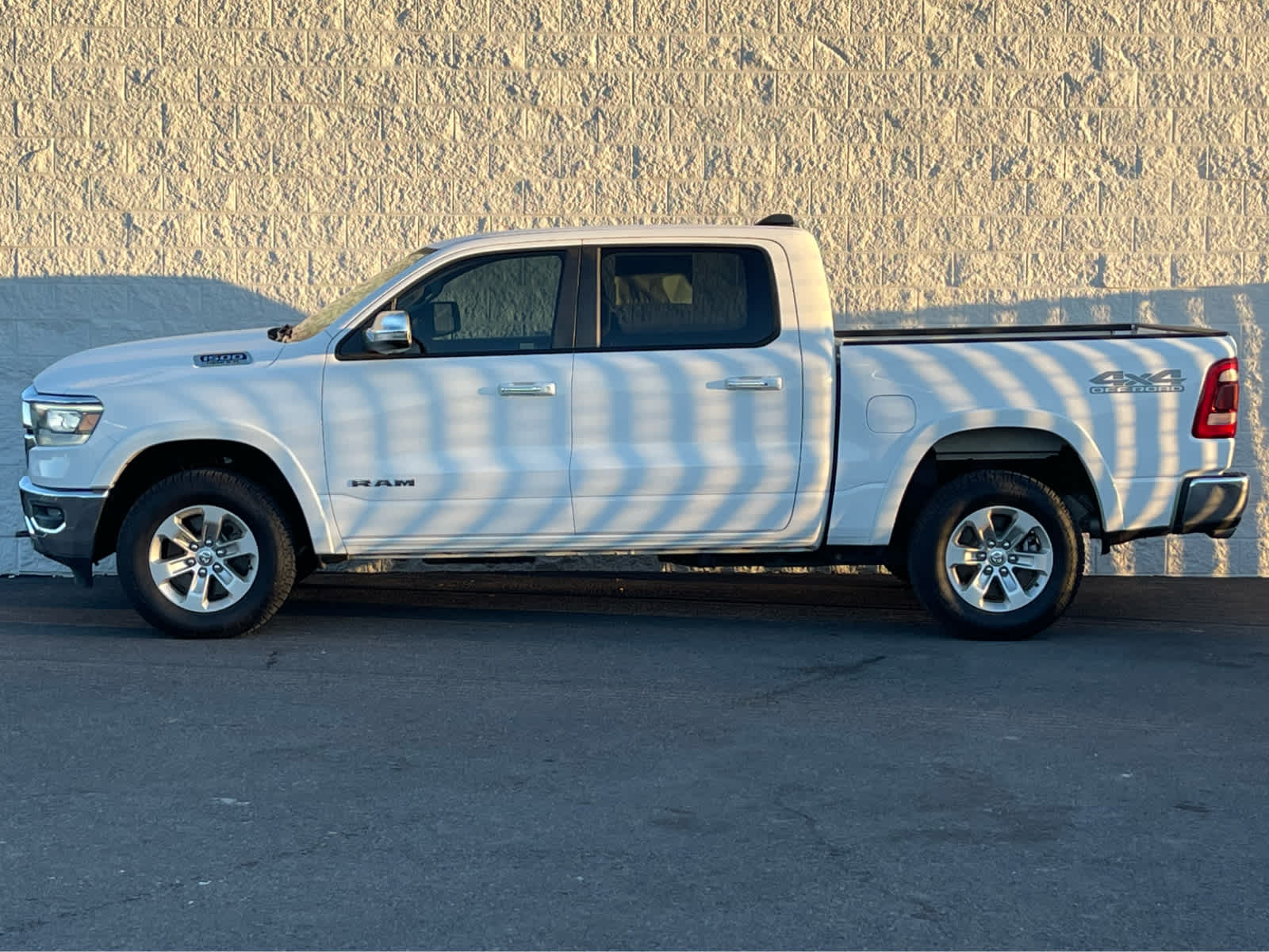 2020 Ram 1500 Laramie photo 3