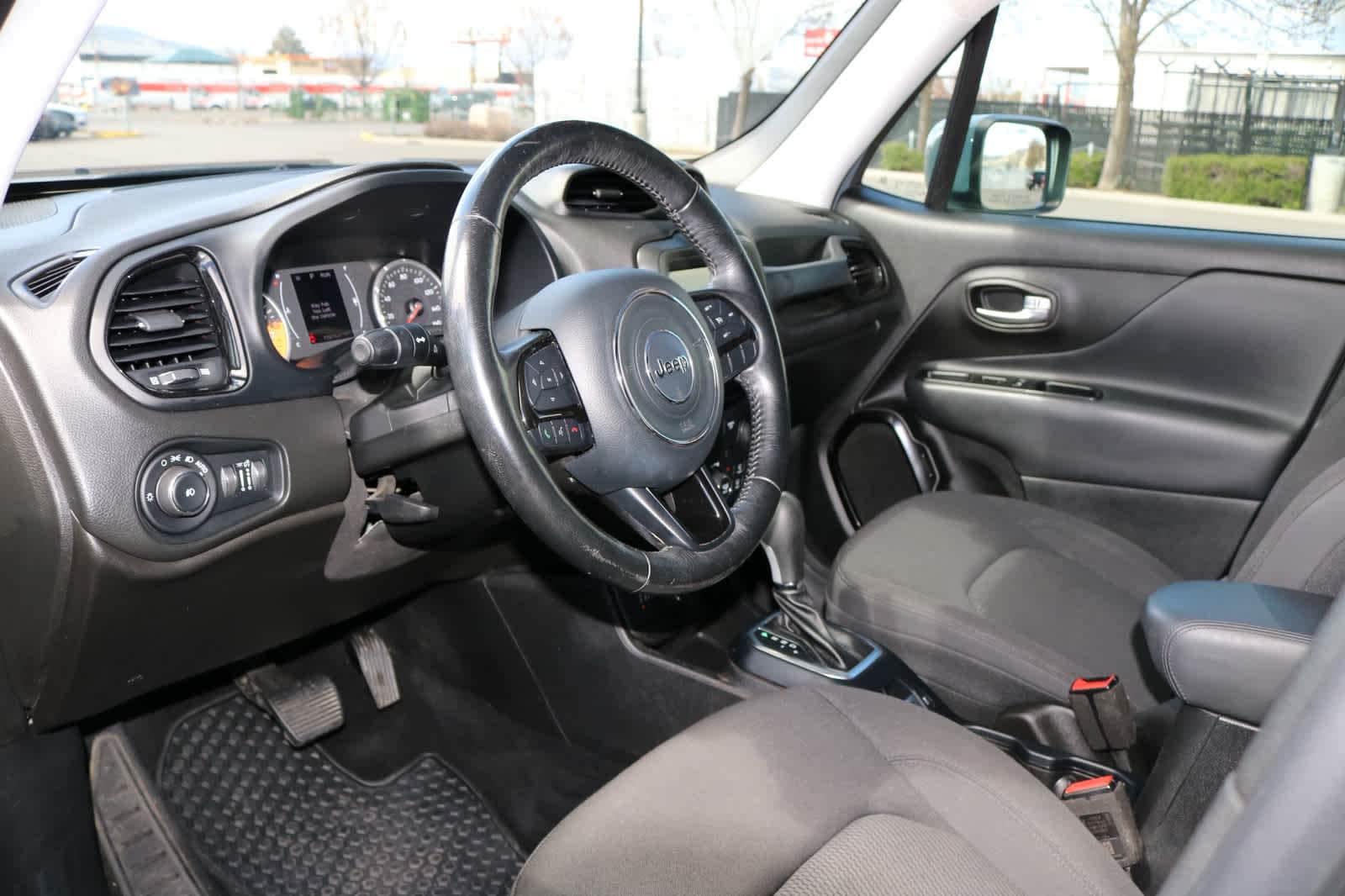 Thumbnail: 2018 Jeep Renegade - 7