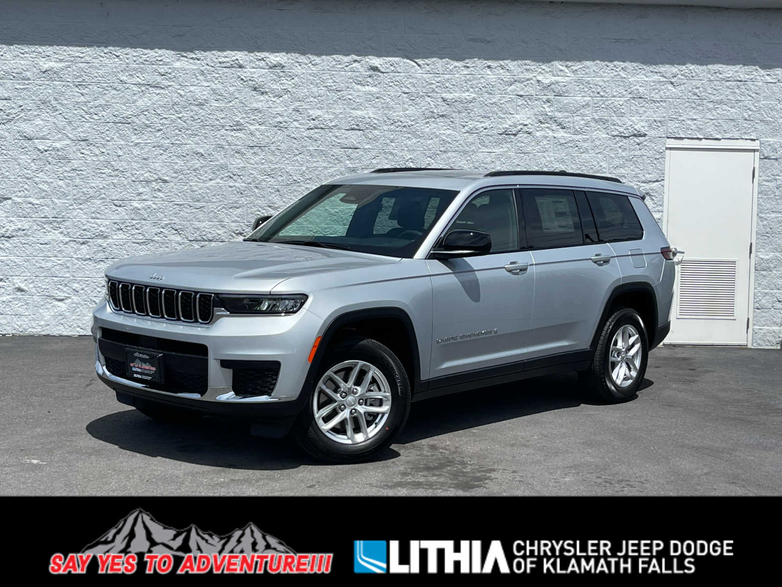 2025 Jeep Grand Cherokee L LAREDO X 4X4
