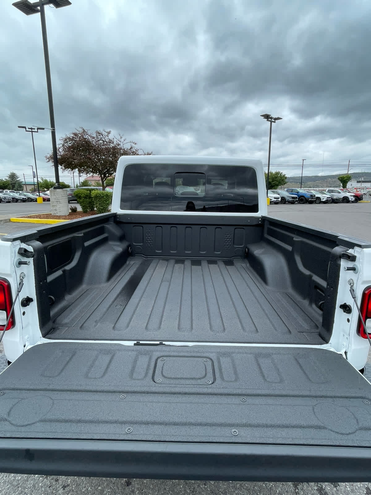 Thumbnail: 2026 Jeep Gladiator - 11