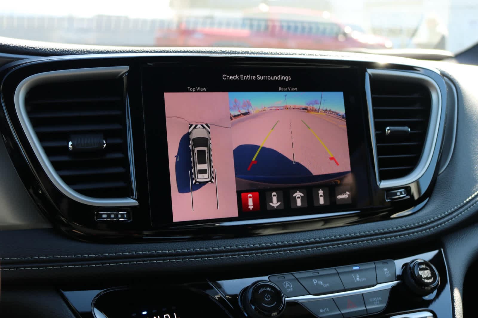 Thumbnail: 2026 Chrysler Pacifica - 15