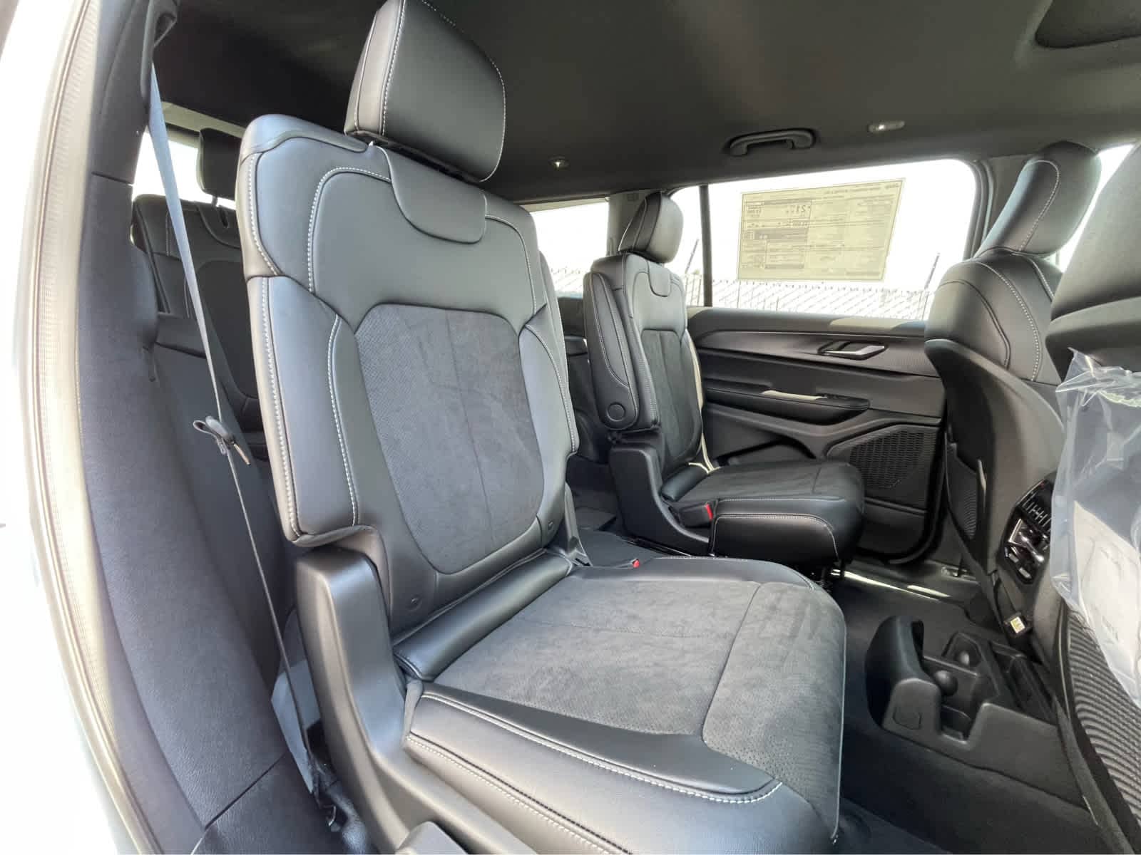 Thumbnail: 2025 Jeep Grand Cherokee - 27