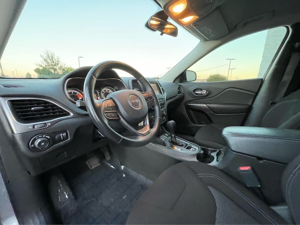 Used 2019 Jeep Cherokee Latitude FWD SUV