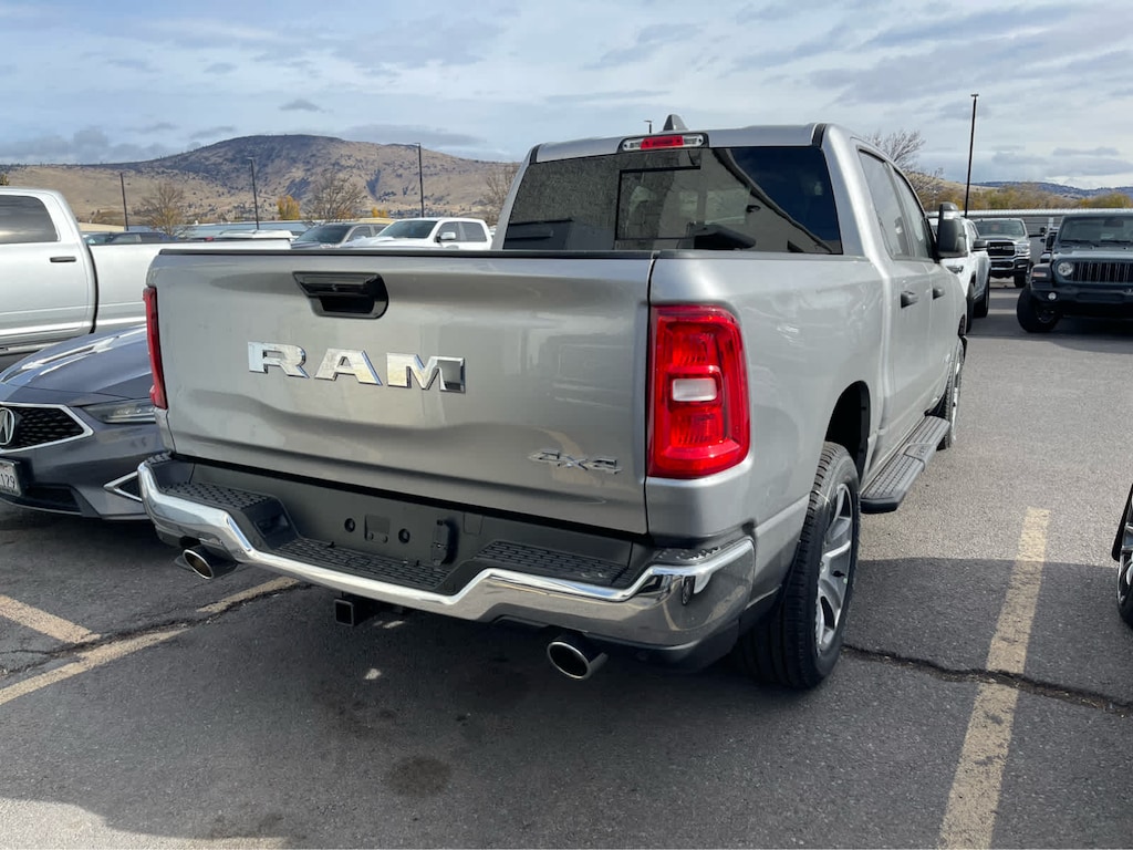 New 2026 Ram 1500 TRADESMAN CREW CAB 4X4 5'7 BOX Pickup
