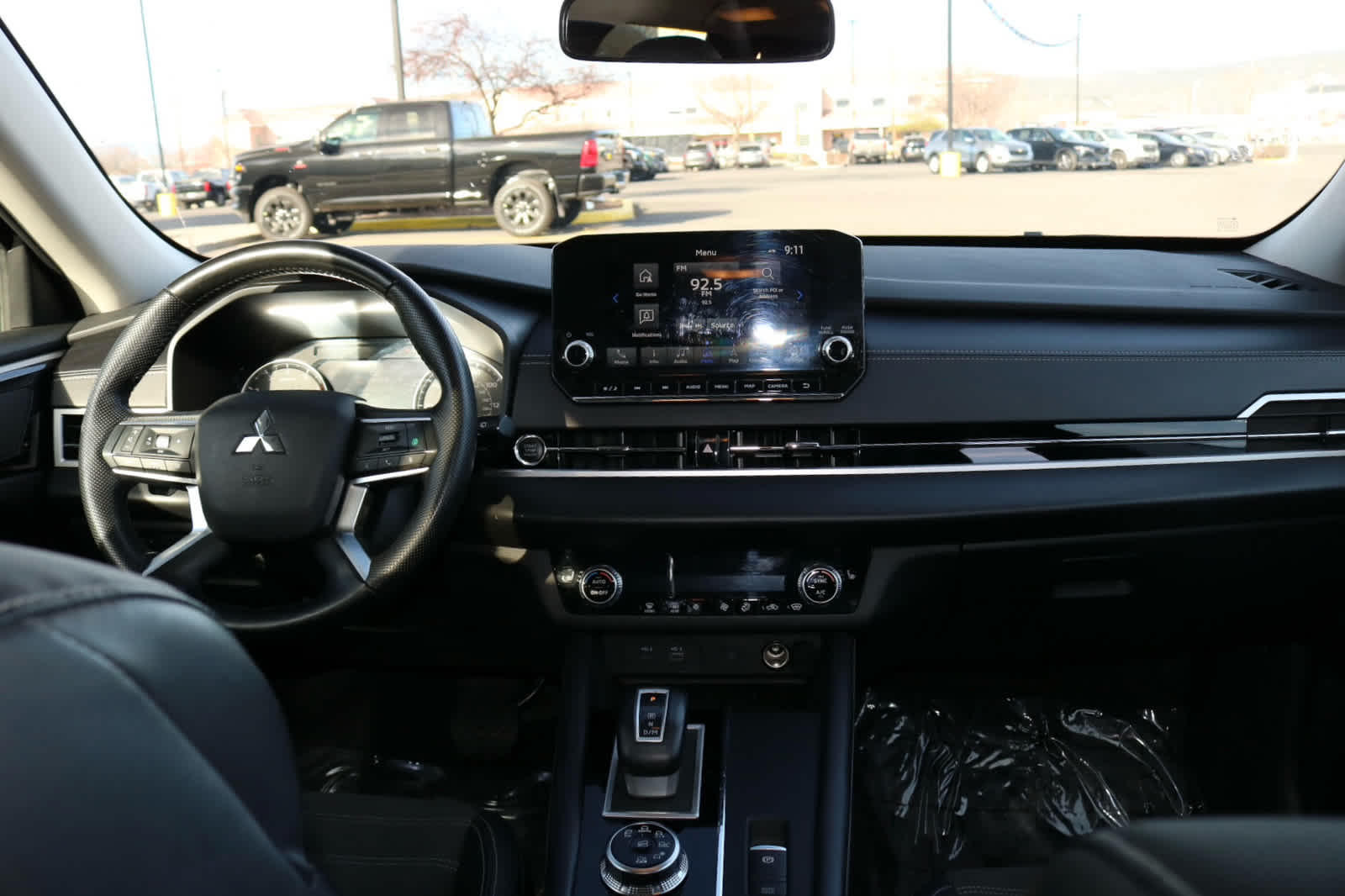 Thumbnail: 2024 Mitsubishi Outlander - 13