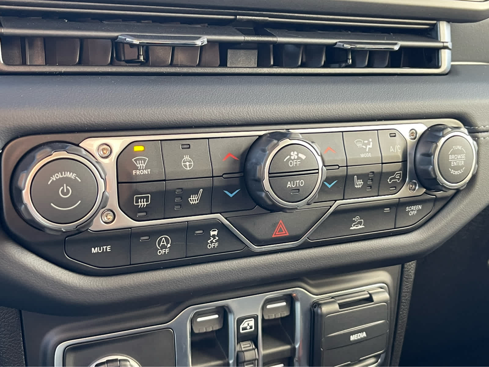 Thumbnail: 2026 Jeep Gladiator - 16