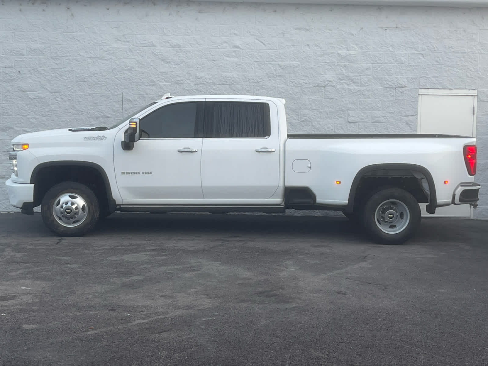 Thumbnail: 2023 Chevrolet Silverado 3500 - 4