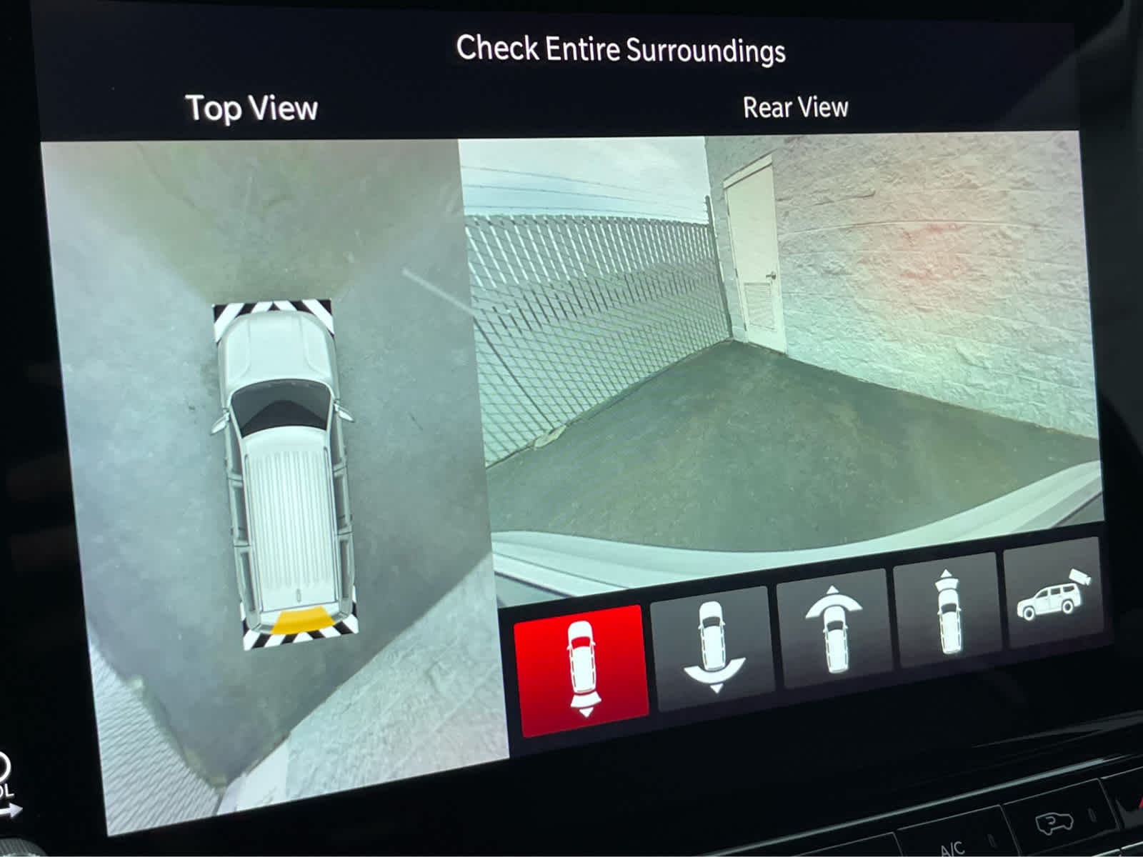 Thumbnail: 2022 Jeep Grand Wagoneer - 20