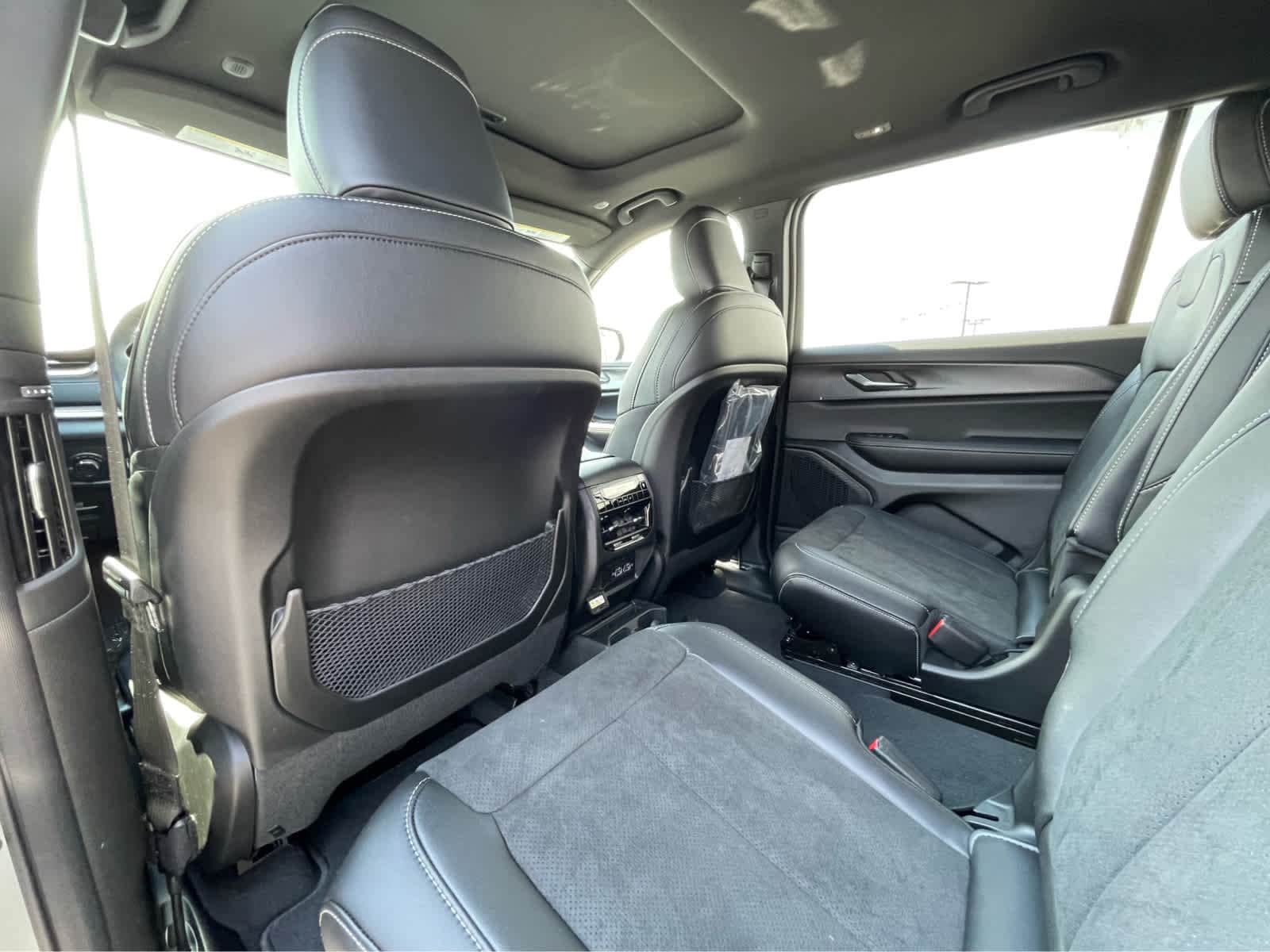 Thumbnail: 2025 Jeep Grand Cherokee - 23