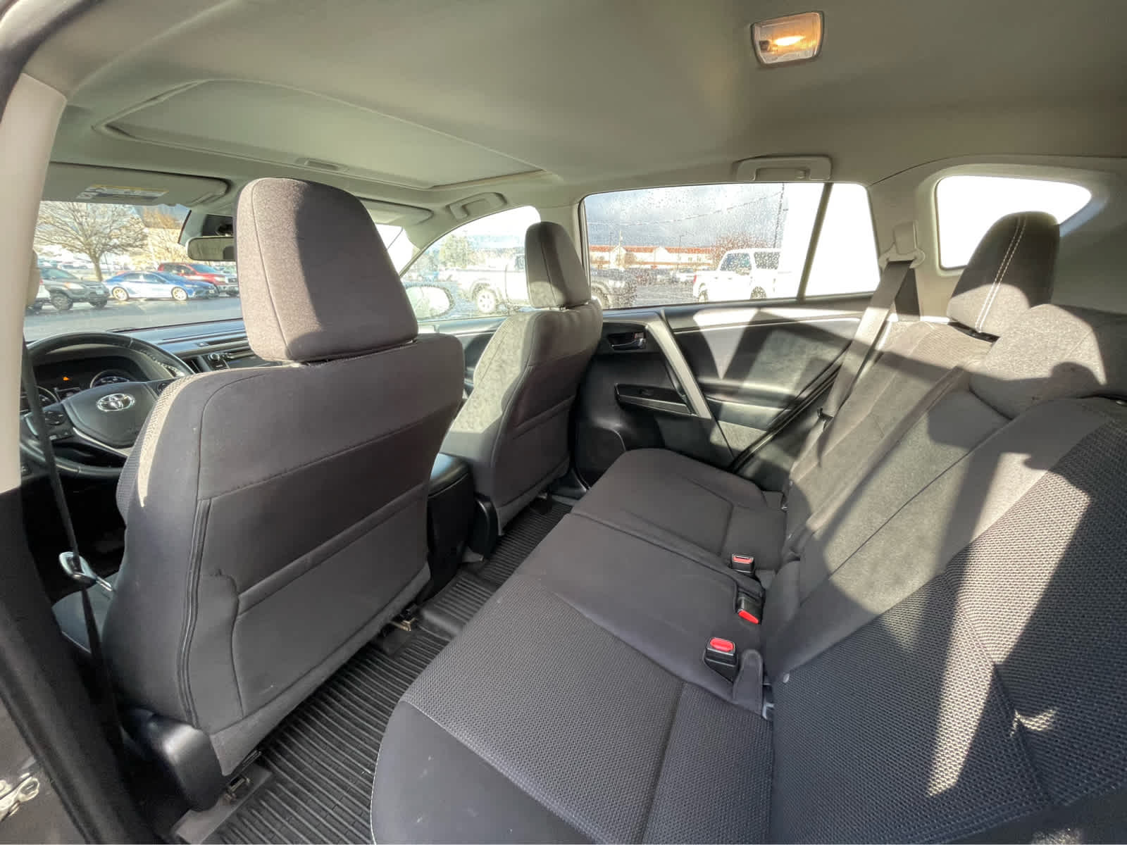 Thumbnail: 2018 Toyota RAV4 - 21