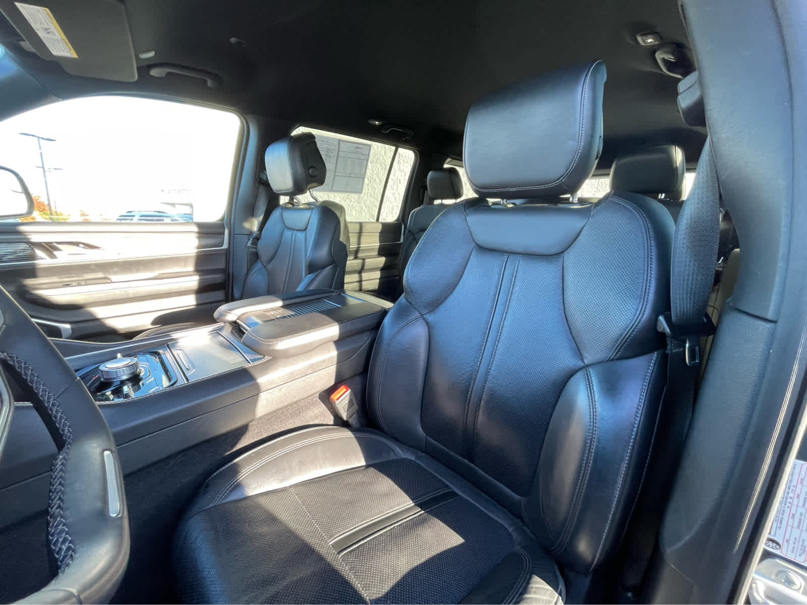 Thumbnail: 2023 Jeep Wagoneer - 21