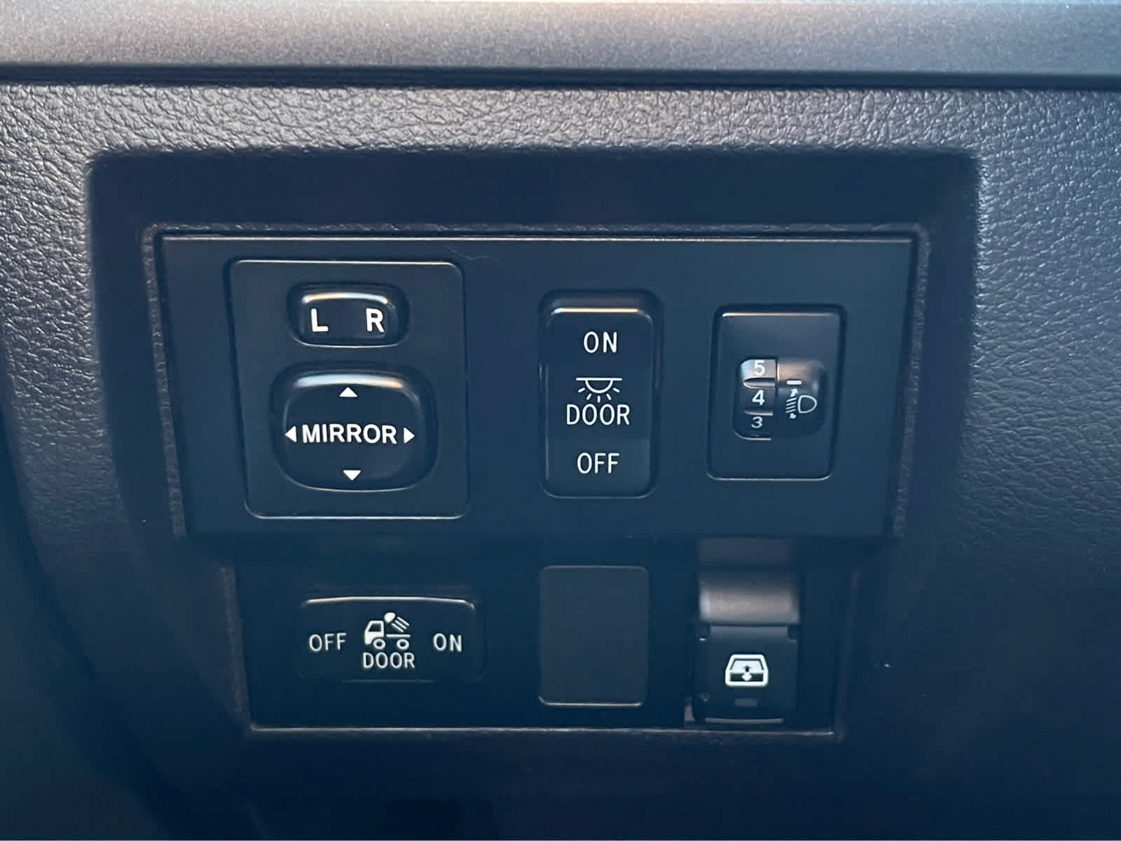 Thumbnail: 2016 Toyota Tundra - 20