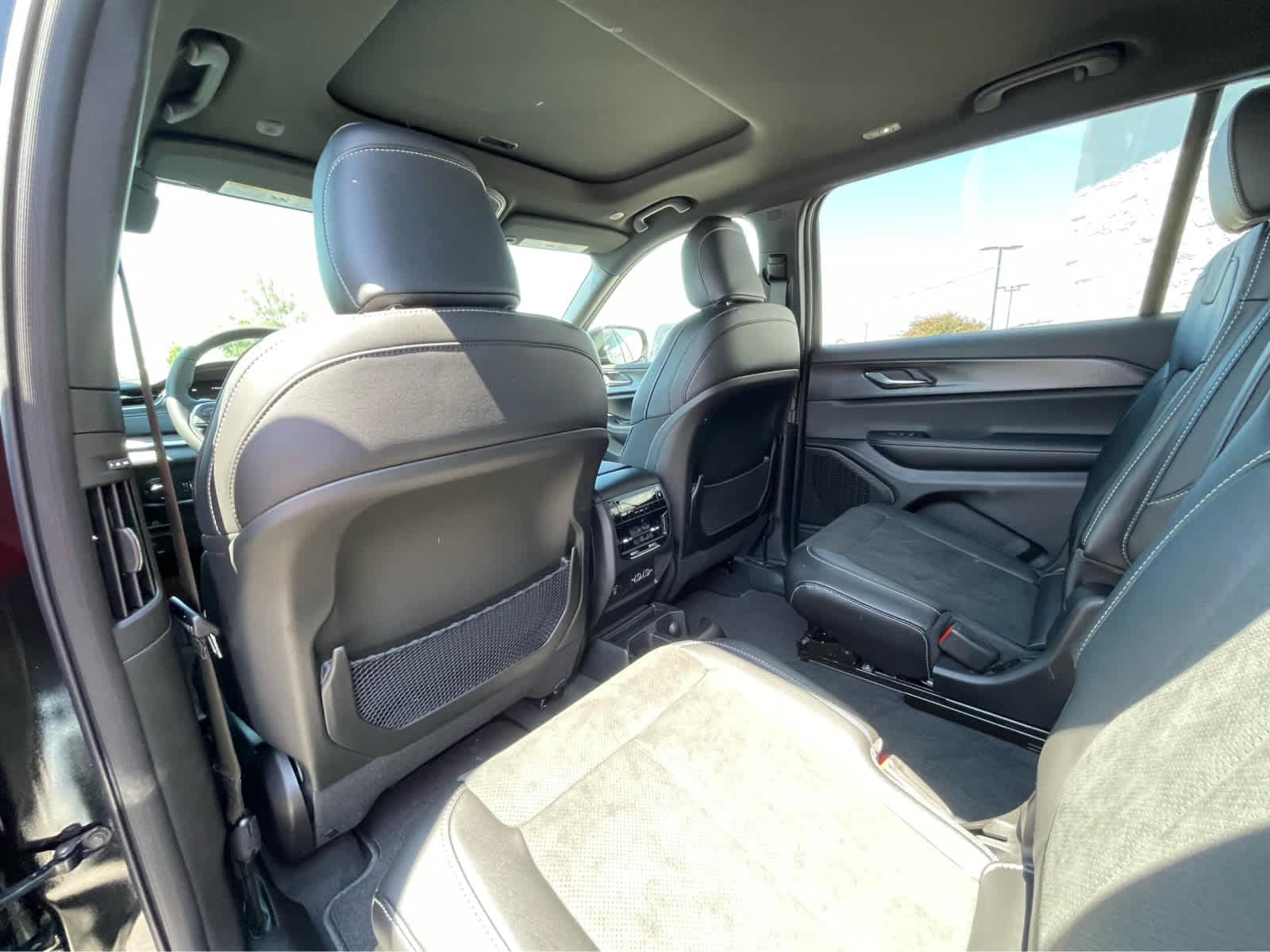 Thumbnail: 2025 Jeep Grand Cherokee - 23